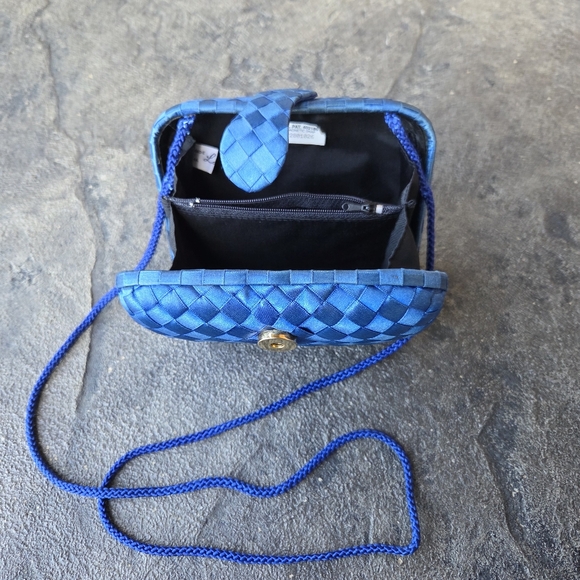 Vintage La Regale Blue Satin Woven Clutch with Strap Gold Hardware Magnetic Snap - Picture 3 of 15